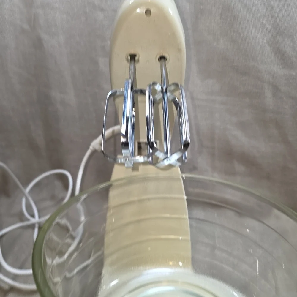 Retro Beige GE Hand/Stand Mixer & Glass Bowl  And Beaters Vintage